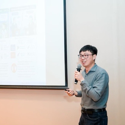 Jinliang Liu